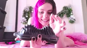 Amateur cowgirl rides hard and cums loudly