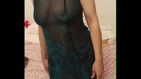 Cuando mi novia se va de casa yo pongo a mi suegra a chupar mi polla y me la foll&oacute_ hasta por el culo