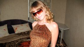 Great-looking hottie Natasha stimulates her little hole with pleasure