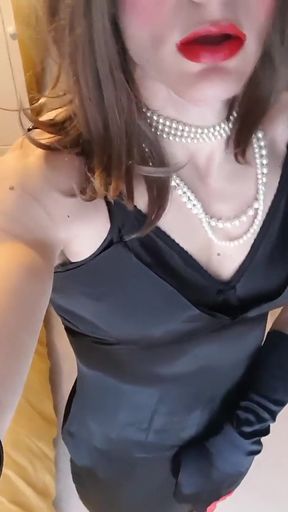 I love this satin black dress, feels amazing to wear and feel, do you like it as much as me?