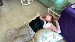 Stuck blonde stepmom gets fucked