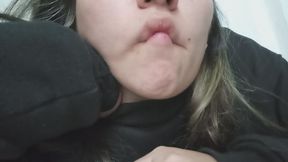 Lola's mature lips