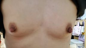 Semen squirts from handjob! [Amateur creampie sex video] Mai, a 40-something housewife with a shaved pussy who loves creampies.
