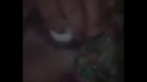 Chava de chapina se mete boquilla de flauta