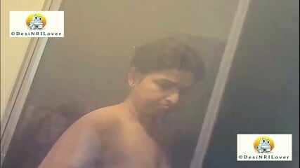 Hiddencam video of Desi NRI Indian Bengali in Hotel Bathroom