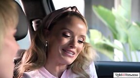 Blond trans kate zoha makes chick squirt