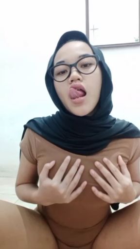 Horny Hijab Masturbation Until Wet