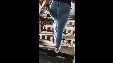 Espio a mi cuñada y me la termino follando, descubro que tiene unas super tetas