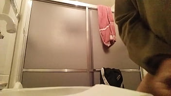 Garoto toca punheta