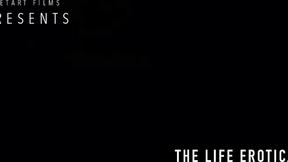 MILF Emily J tears her pantyhose to rub her beaver