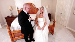 Lingerie BBW MILF Savvy G krijgt interraciale dubbele penetratie en orale seks in een groepsseks met Jay Playhard en Will Bang.