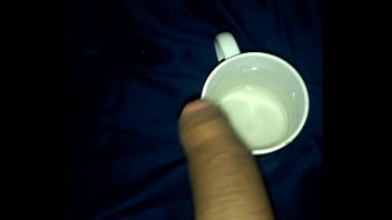 Mijando no caneco