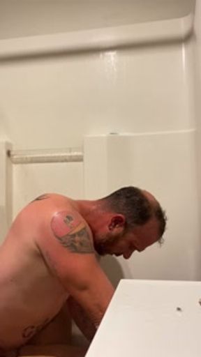 Thick Sexy slut gives Golden showers in the