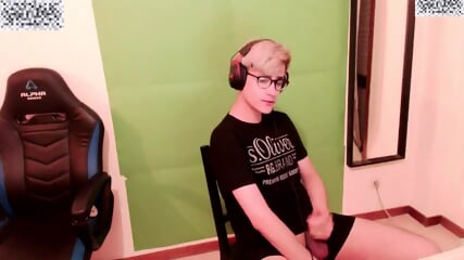 Cute Twink Cam Show