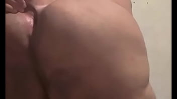 Gordinho mostrando o cuz&atilde_o