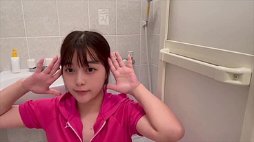 【素人女子大生のオナニー】チンカスがついてるイカ臭いおちんちんが好きです。舐めてみたい...