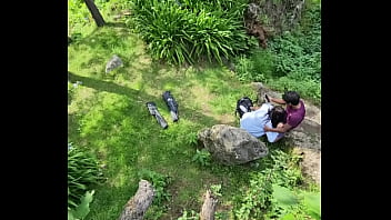 Pareja captada haciendo sexo oral en p&uacute_blico en un cerro