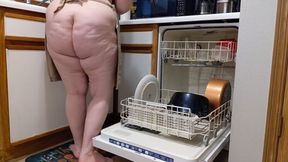 Big Butt MILF Loads the Dishwasher