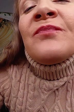 Miss Whitney Morgan: Fried Chicken Eating Asmr