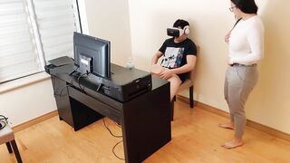 Bae stepmother masturbates next to her son while he watches porn with virtual reality glasses