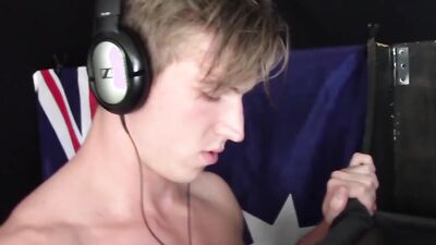 Masked fella is sucking stranger's dick through a glory hole