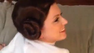 Puteri Leia cosplayer mendapat throatfucked dalam blowjob ceroboh
