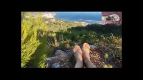 Gresopio Shows His Feet with Views of Sesimbra