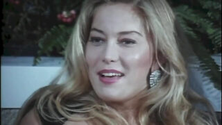 Blowjob, Orgie, Gesichtsbehandlung – harte Analorgie für die vollbusigen brünetten Europäerinnen Andrea Molnar, Milly D&#39;Abbraccio und Moana Pozzi