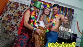 carnaval 2026 com a gostosa loirinha do desejo ela adora dar o cu e pede porta na boca