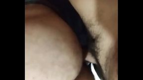 Dando gostoso para o puto no banheiro no bar.