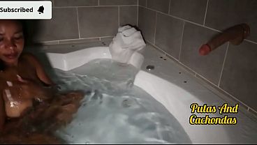 Puta callejera follando con un gringo en un motel