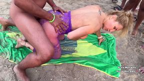 baisee et enculee par 3 voyeurs a la plage + bukkake: 31 ejacs voici pour ce...