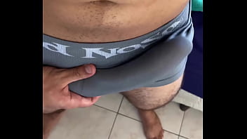 Volume na cueca novinho rodado 21cm muito duro pulsando [COMENTA]