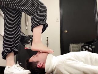 Sniffing girlfriend’s feet after that babe wears smelliest shoes