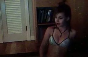 Hot petite teenie with big mouth on the webcam having fun