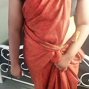 Saree Mami Seducing