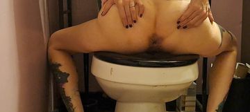 Reverse Dirty Toilet Farts and Ass Spreading