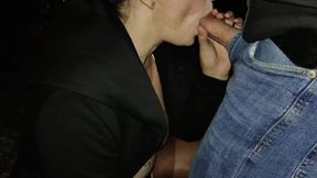 I masturbate while sucking his fat cock in the park