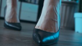 Thief Gets Shrunken and Hunted By High Heeled Giantess - Ft Imilia Audley