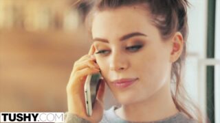 Lana Rhoades และ Adriana Chechik ทำการห้ำหั่นทางทวารหนักที่รุนแรง