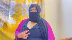 Irani Arab MILF Hot Stepmom Masturbation in Hotel Room and Hotel Guy Saw Her and He Start Handjob