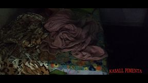 milf safada divide a cama com jovem! jovem veio passar final de semana em sua casa, e ela tramou para que tivessem que dividir a cama