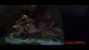 milf safada divide a cama com jovem! jovem veio passar final de semana em sua casa, e ela tramou para que tivessem que dividir a cama