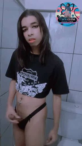 Puxa o cabelo forte dessa puta Carlezinha vadia!
