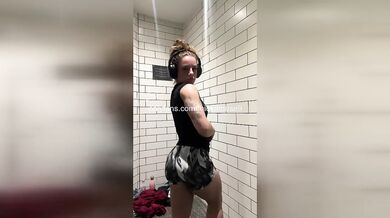 Skylar Mae’s Virgin Pussy Gets Fucked Live on TikTok