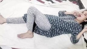 Aunty ko room me band kar ke jabar dasti pela
