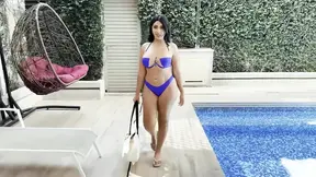 Hot Latina MILF gives a sultry poolside blowjob