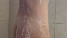 Watch Hot MILF Jill get undressed and take a shower