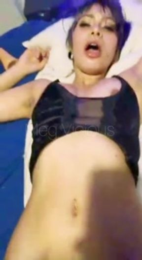 Argentina golosa se atraganta con pija gigante - Meg Vicious