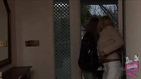 Faye spends the night at Naomi'_s before her big cheerleading event, and Naomi finds the perfect way to help Faye '_loosen up'_